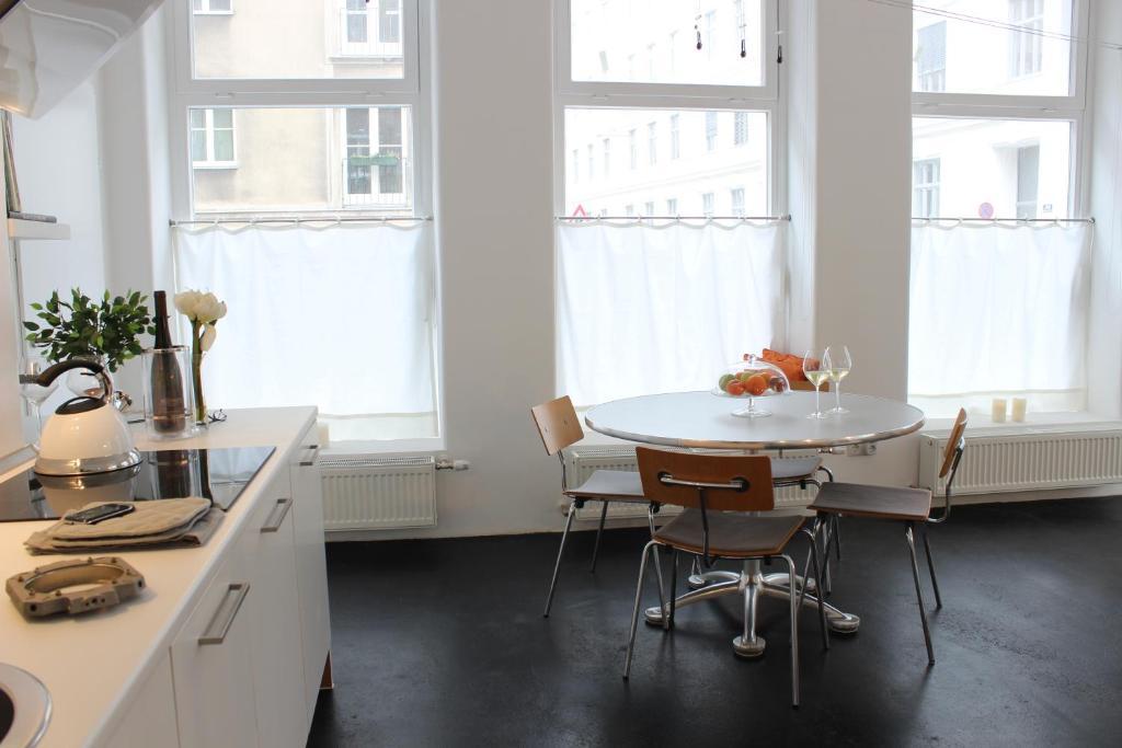 Streetview Wien - Premium Apartment Beim Belvedere Room photo